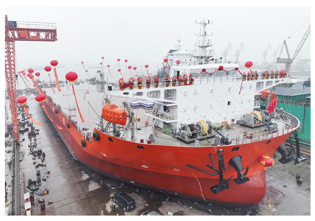 02.22000DWT Lancement de la barge LCT-1