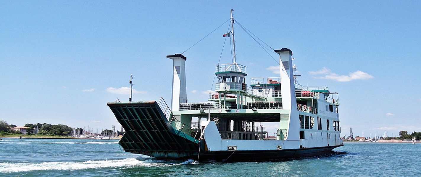 Les avantages et les applications des barges LCT dans le transport de marchandises