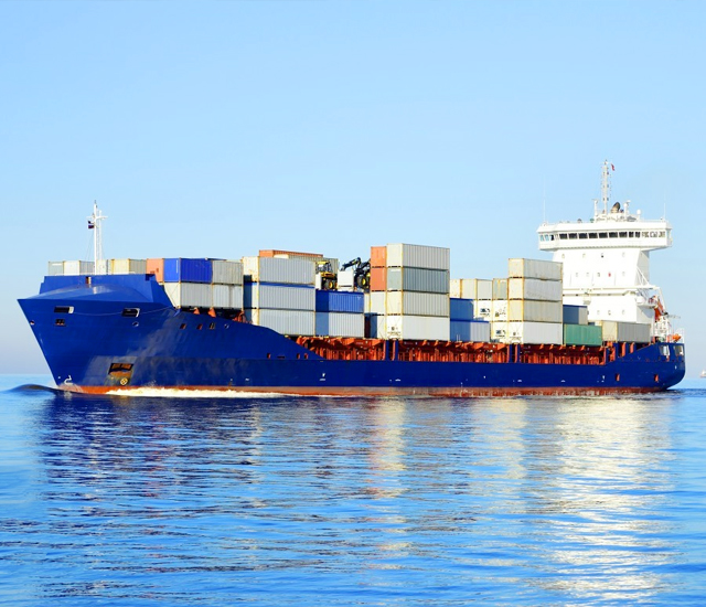 Petit navire porte-conteneurs