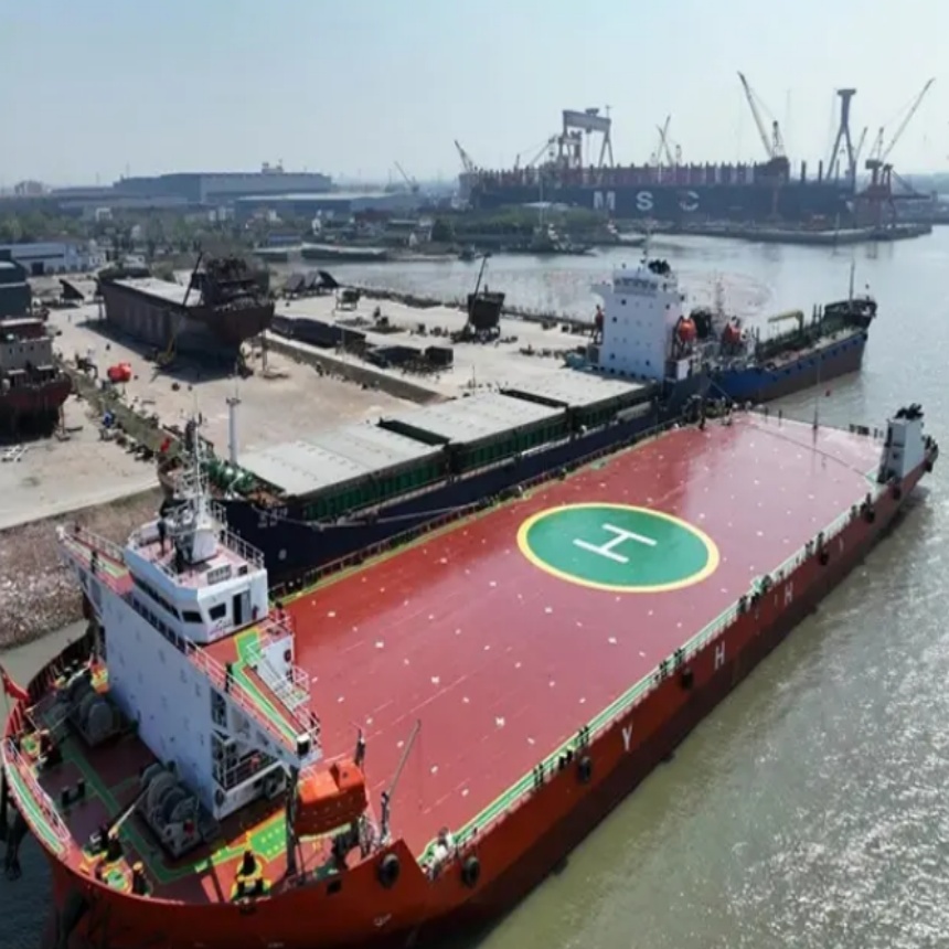 Pourquoi les barges LCT sont-elles idéales pour le transport de marchandises lourdes en eaux peu profondes ?