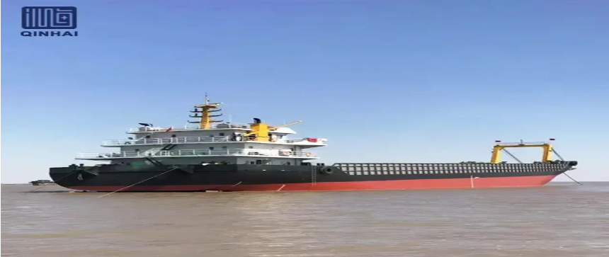 Navires cargo LCT : transport polyvalent pour marchandises en vrac et lourdes