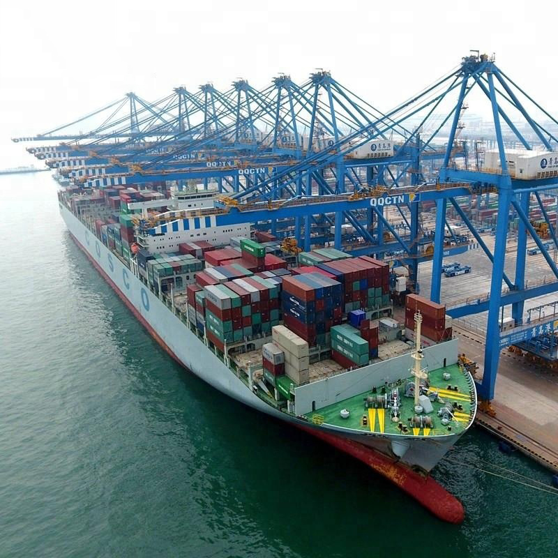 Navire porte-conteneurs à déchargement automatique de 5 000 tonnes