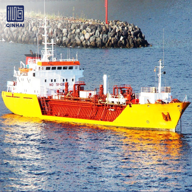 Le chantier naval a personnalisé les pétroliers 5000dwt avec une grue à huile