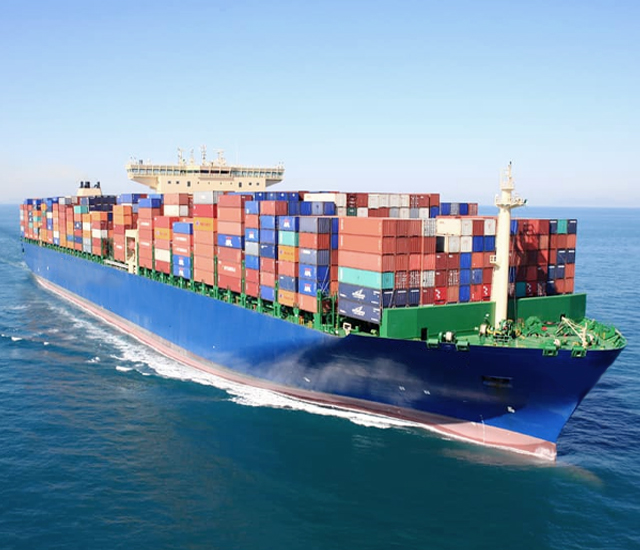 Grand navire porte-conteneurs